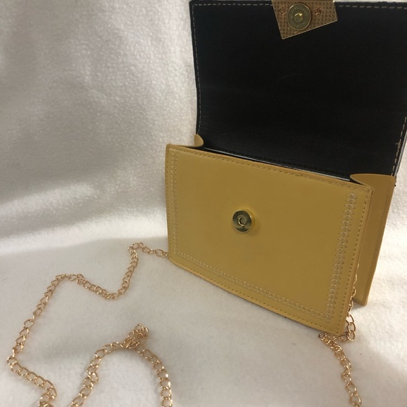 Cute mustard yellow crossbody - Picture 6 of 8